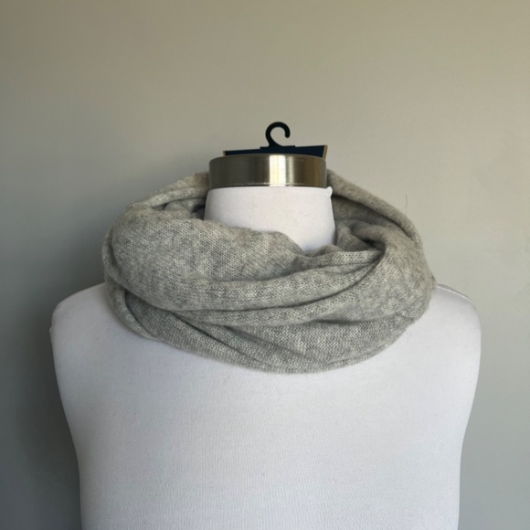 RACHEL RACHEL ROY Cashmere 2-ply Gray Infinity Winter Loop Scarf - Picture 2 of 4